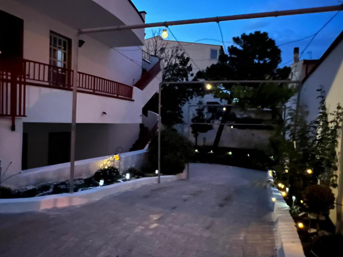 バルチェッローナ・ポッツォ・ディ・ゴットLa Casa Di Wiolettaアパートメント エクステリア 写真