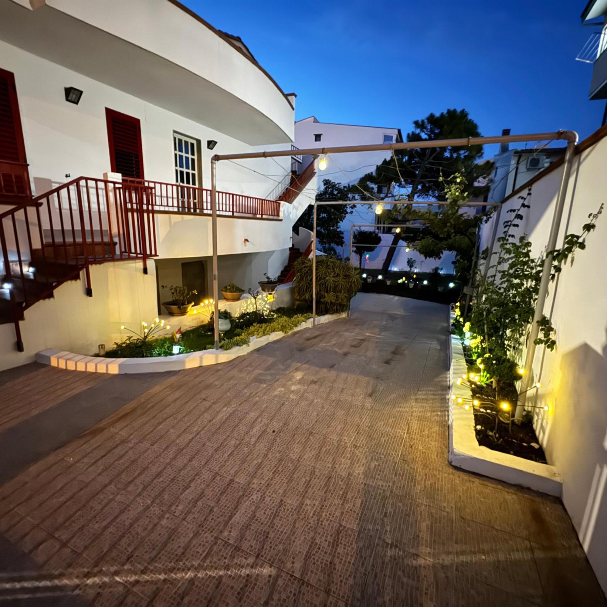 バルチェッローナ・ポッツォ・ディ・ゴットLa Casa Di Wiolettaアパートメント エクステリア 写真