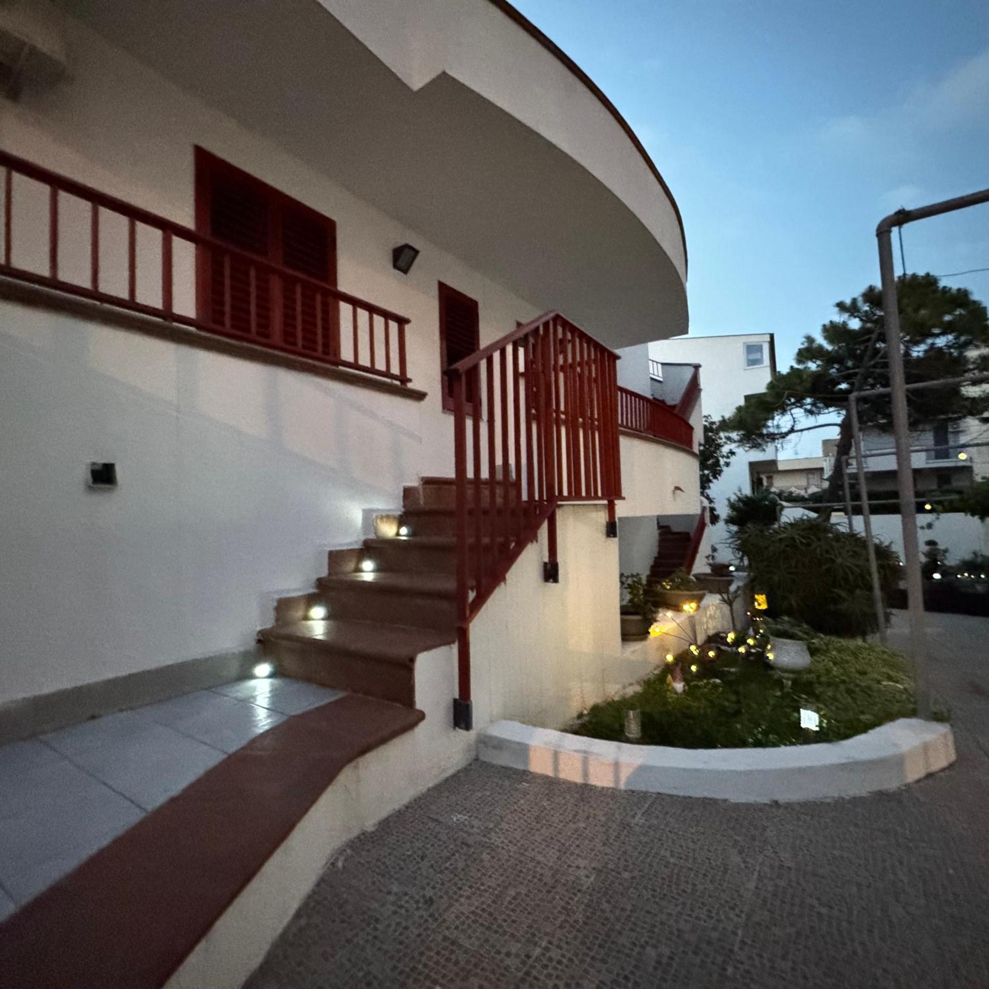 バルチェッローナ・ポッツォ・ディ・ゴットLa Casa Di Wiolettaアパートメント エクステリア 写真